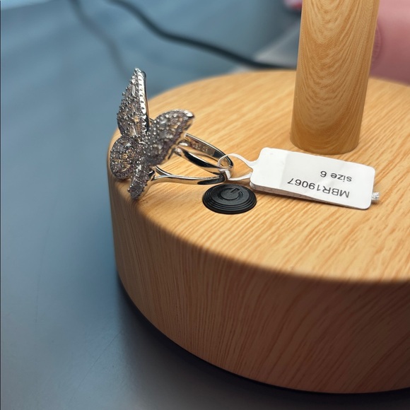 NWT Butterfly Statement Ring Size 6 - Picture 5 of 10